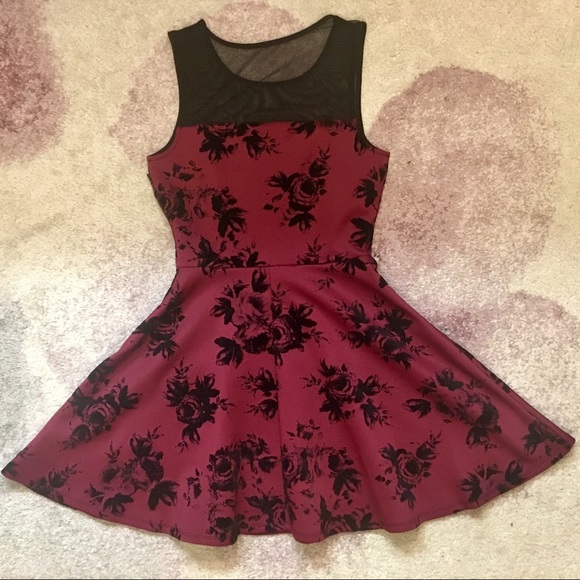Sweetheart/illusion neckline dress - size small - Picture 3 of 7